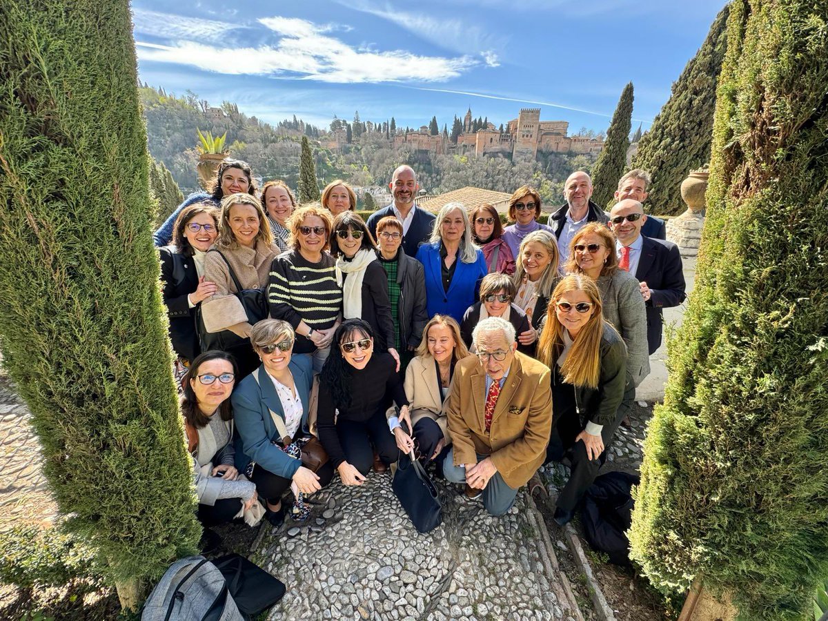 desotomayorma's tweet photo. Reunion de Facultades de Farmacia @CNDFEsp en Granada con @ffarmaciaUGR como anfitriona. #Farmacia #OneHealth #Universidad https://t.co/N36CgOi5Ts