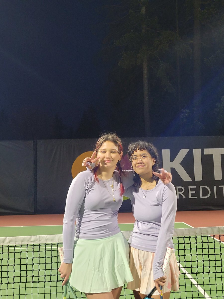 ABENATIONNGUYEN's tweet photo. Long night for the Abes at the CK invite!! Congrats to Yuna and Bri for winning the number 1 doubles flight!!  Everyone gained valuable experience and despite the cold, had a great time!! #Abestennis https://t.co/QFql4AkJoT