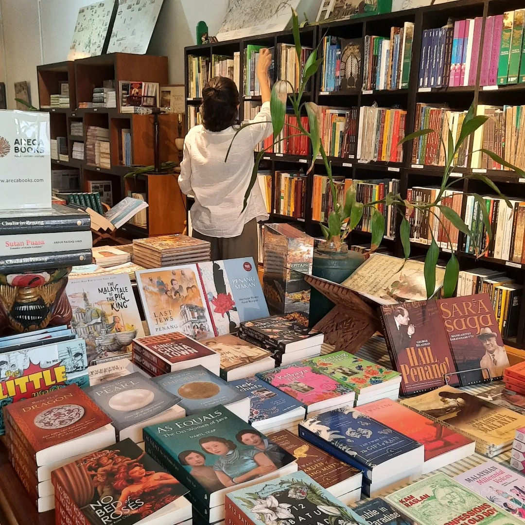 arecabooks's tweet photo. “I have always imagined that Paradise will be a kind of library.”
― Jorge Luis Borges
#arecabooks #penang #books #bookshop #malaysia https://t.co/4n0X6g8VHH