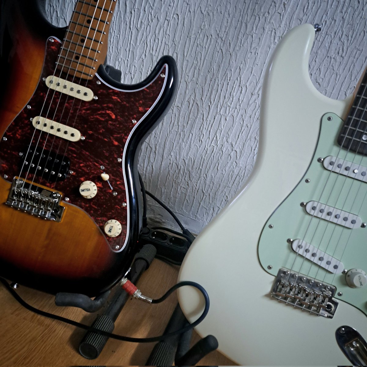 Balaneskovic's tweet photo. #jetguitars#squier https://t.co/60pBKdleAU