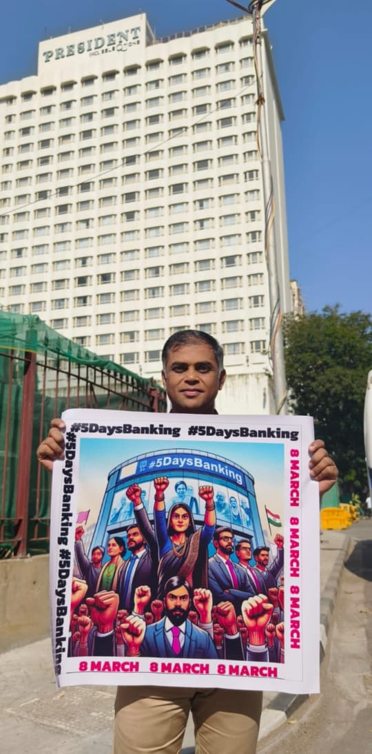 Author_Sameer's tweet photo. Salute to lone warrior of #FiveDaysWeek bankers need #5DaysBanking https://t.co/QsCvGa74Wg