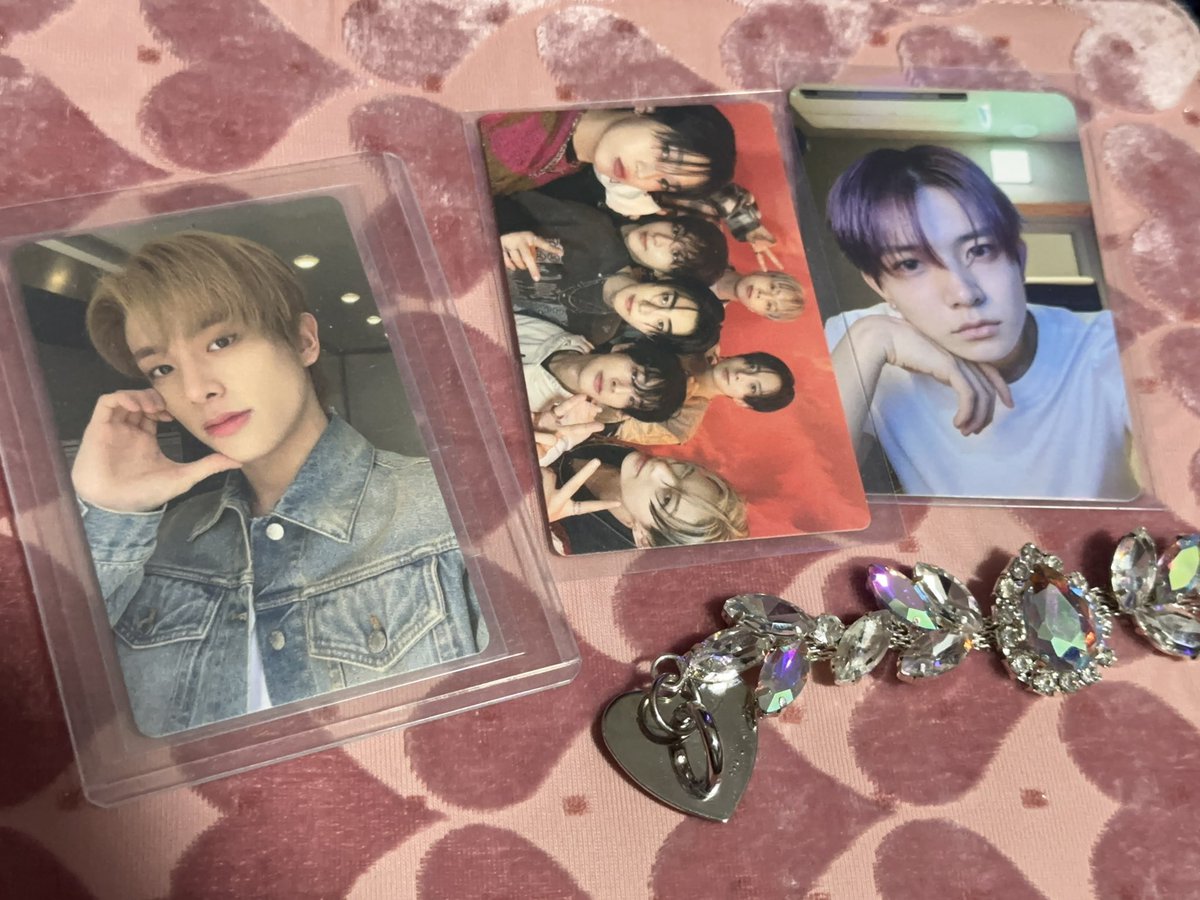 cinnamonkeu's tweet photo. — #LowisCollects 

Another Jake denim came home 🥹 I received the pc in good condition &amp; thank u for the freebies <3 

💌 @bongminsi https://t.co/zJTeMu4pbZ