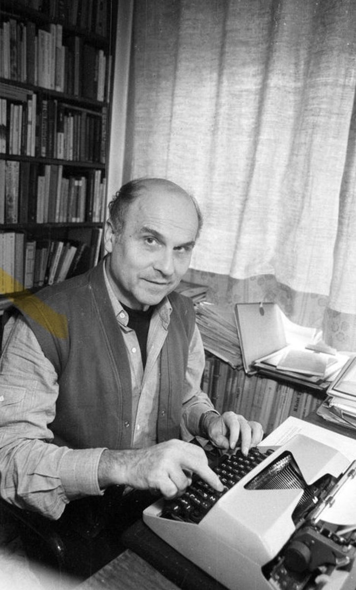 pardo127's tweet photo. “Las guerras siempre empiezan mucho antes de que se oiga el primer disparo, comienzan con un cambio del vocabulario en los medios.”

Ryszard Kapuściński

#filosofia #cultura #literatura #periodismo #conflicto #Politica #comunicación #Redes https://t.co/evMq1M3uIX