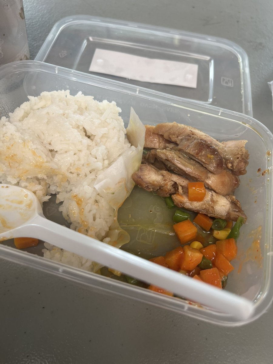 dinnerleftovers's tweet photo. sometimes all u need is having a late lunch alone @ stasiun https://t.co/PlwyoI5Tdj