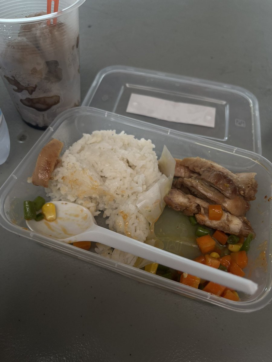 dinnerleftovers's tweet photo. sometimes all u need is having a late lunch alone @ stasiun https://t.co/PlwyoI5Tdj
