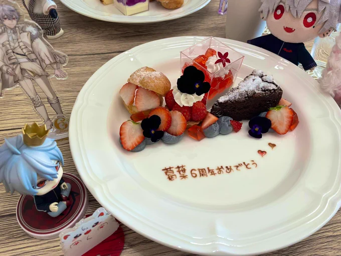 #葛葉6周年お祝いのデザート食べてきました 