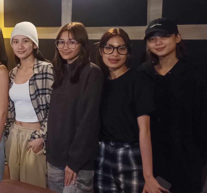 maloisbayonetta's tweet photo. bini jhoanna, colet, and gwen with honesto https://t.co/r77tG0WtG8