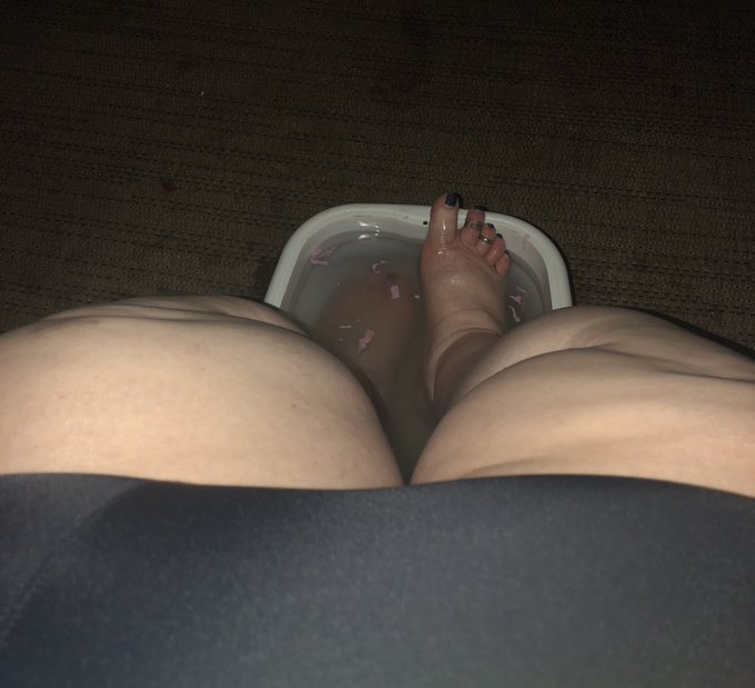 Pedi day!! https://t.co/aJxXagrZdf<a href="/tag/realloyalfans"class="tags"><span>#realloyalfans</span></a>