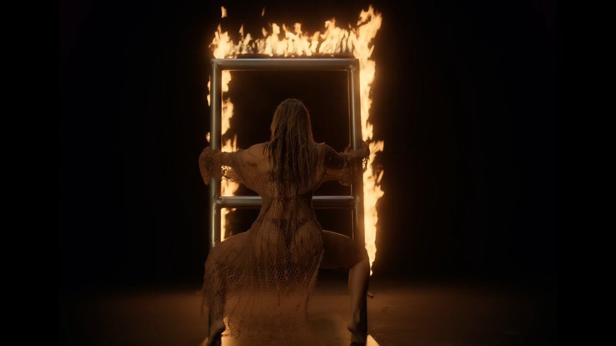 MeryCormier's tweet photo. solo soy una chica
#1000CosasOutNow https://t.co/r6zO1aTzMl