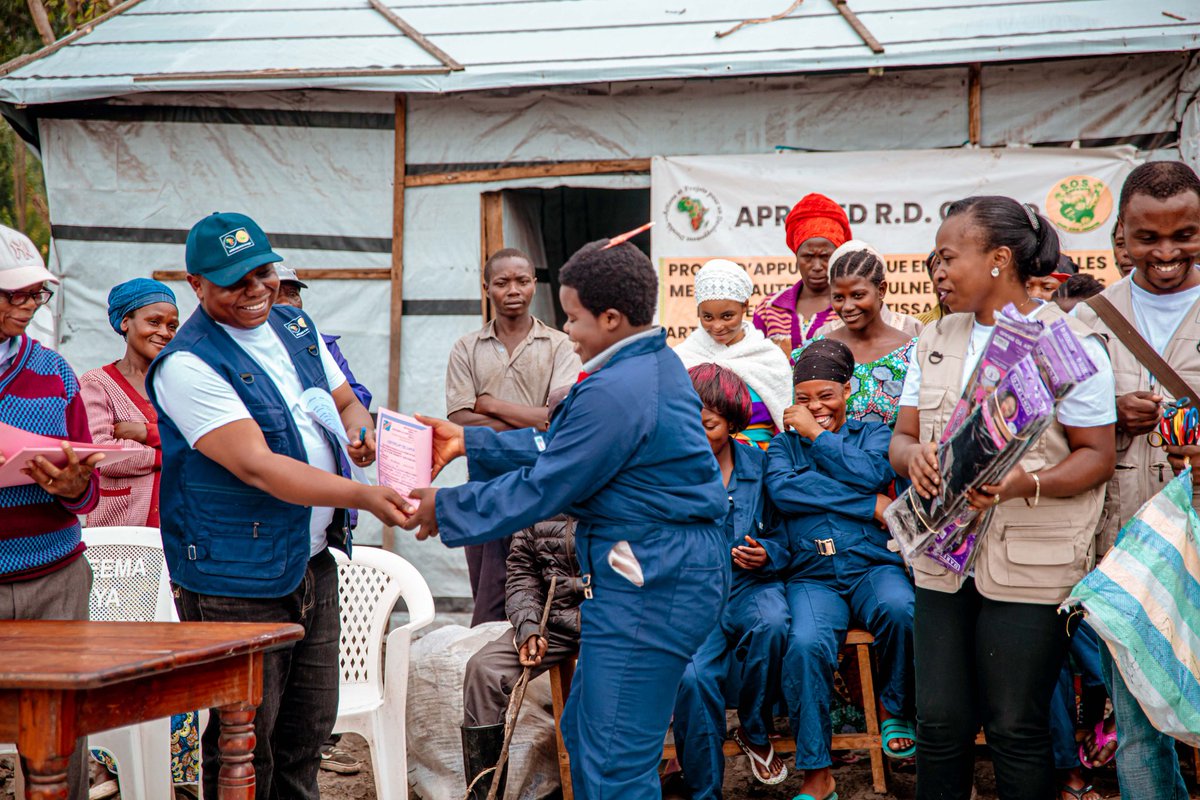 JIF2024
 "Investir en faveur des femmes : accélérer le rythme"
Une pieuse pensée toutes ces femmes déplacées de guerre que nous essayons de redonner du sourire. 
#JIF2024 <a href="/sosenfants/">SOS Enfants</a> <a href="/GuillainPunzu/">Punzu Guillain</a> <a href="/ONUFemmes/">ONU Femmes</a>