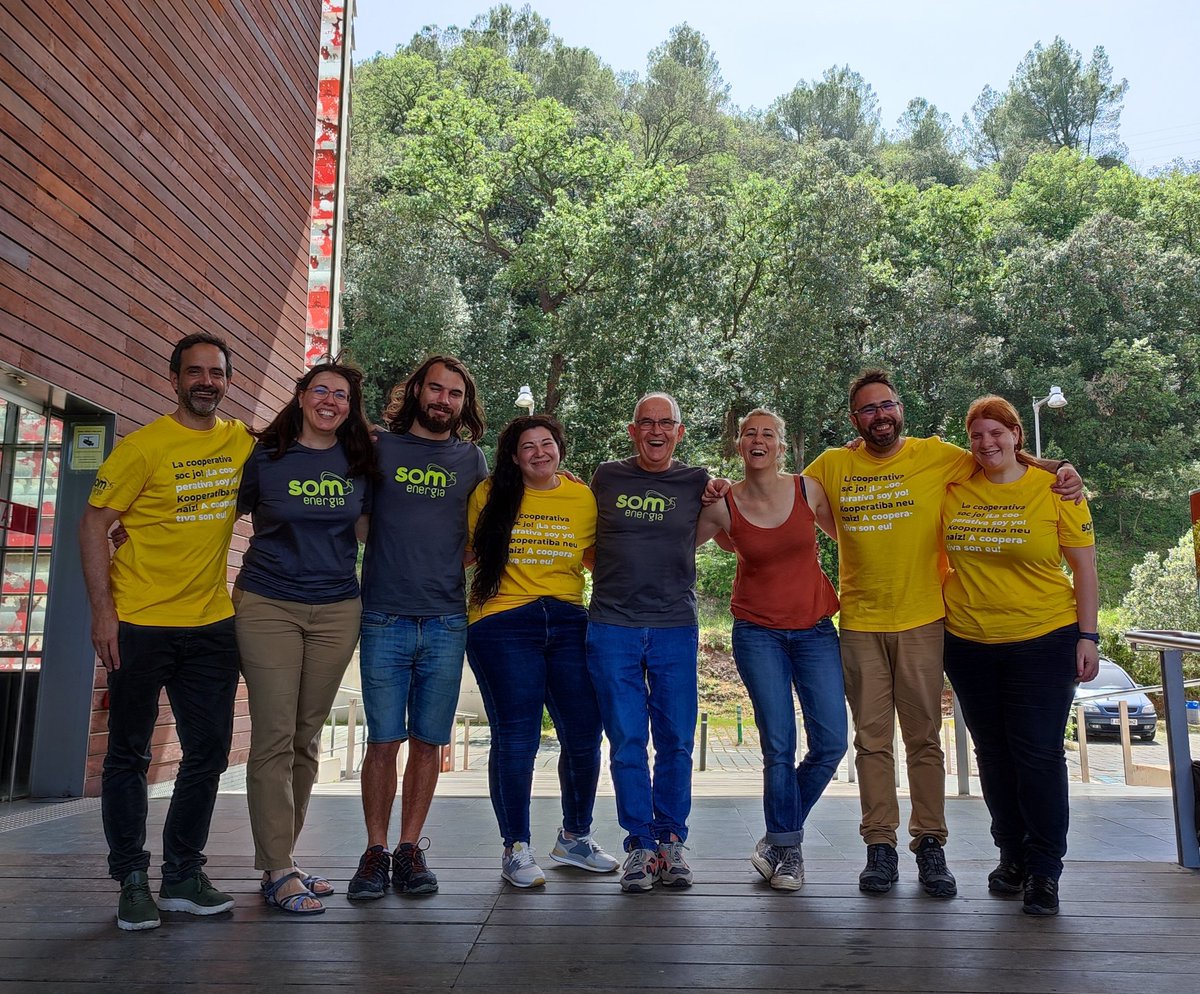Celebrem #8M i el lideratge femení! Envio una abraçada especial a les companyes Aje, Carol, Mariela i Silvia del Consell Rector de <a href="/SomEnergia/">Som Energia</a>. Dones mostrem el nostre talent i siguem partíceps de la governança per a un millor futur #renovable #sostenible #feminista #cooperatiu