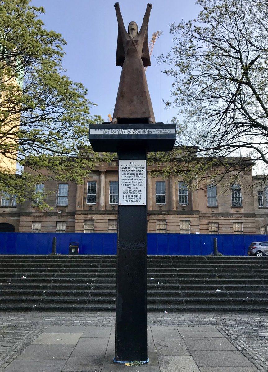 #MomentsOfBeauty in #Glasgow: An oldie but a goodie for #InternationalWomensDay - La Pasionaria, Arthur Dooley’s monument to Dolores Ibárruri and the Spanish Civil War veterans. On the plinth is her defiant slogan – 'better to die on your feet than live forever on your knees' ✊!