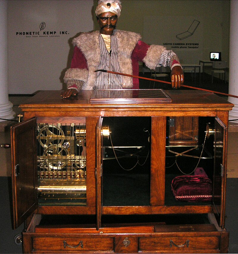 tuCpakoa's tweet photo. Le Turc mécanique est une fameuse illusion du XVIIIe siècle, un prétendu "automate joueur d'échecs" construit par von Kempelen en 1770, qui cachait en réalité un joueur humain ! Fascinant l'Europe et l'Amérique pendant 84 ans, il affronta même Napoléon et Catherine II. https://t.co/J8DlGP5OI7