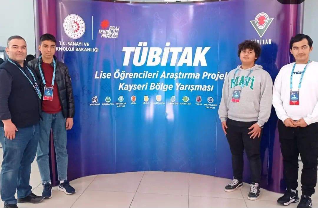 MemOrtakoy's tweet photo. Ortaköy Şehit Nurullah Sabırer Fen Lisesi öğrencileri,Fizik Öğretmeni Muhammer Erkan rehberliğinde girdikleri Tübitak Kayseri Bölge Yarışmasında Rüzgar t��rbini alanında yaptıkları proje ile bölge ikincisi oldular.Fizik öğretmeni Muhammer Erkan'ı ve öğrencilerimizi tebrik ediyoruz https://t.co/4Scjo28a0L