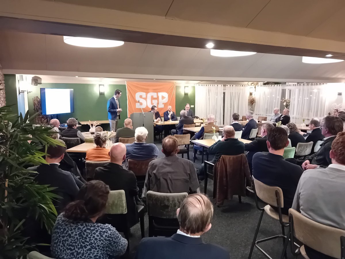 De SGP is van alle markten thuis! In Zegveld de leden donderdagavond mogen bijpraten over @Europarl_N,
statenlid Bertrick vd Dikkenberg over <a href="/sgputrecht/">SGP provincie Utrecht</a> en wethouder Jacques Rozendaal over <a href="/gemeentewoerden/">gemeente Woerden</a>.
Veelzijdig!