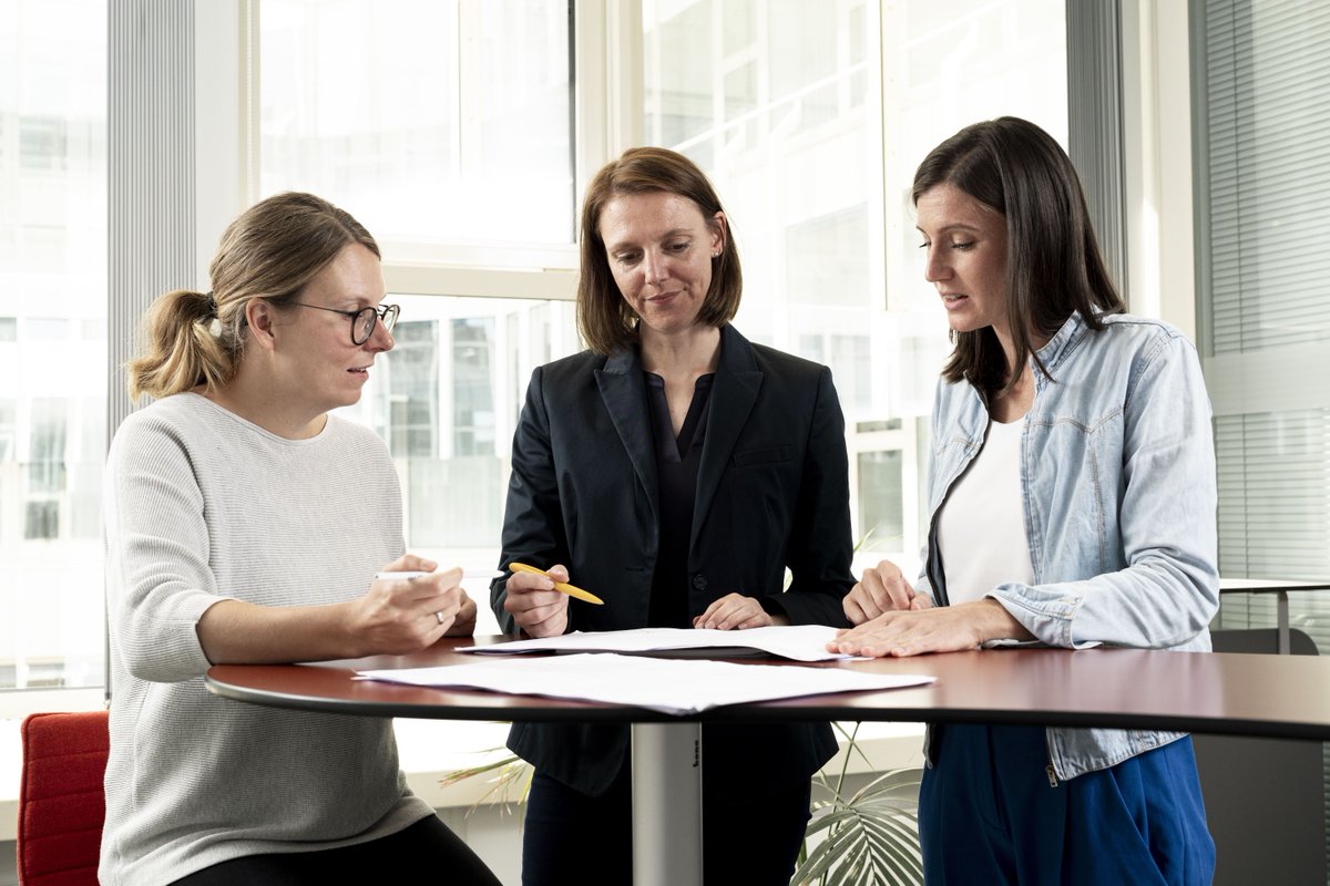 OpenGridEurope's tweet image. Energiewende ist auch weiblich! 👩‍💼🌟
Die Frauen im Netzwerk Women@OGE sind dabei wichtige Akteurinnen, die sich intern  engagieren, um vor allem Mitarbeiterinnen zu unterstützen, ihre beruflichen Ziele zu verfolgen.
👉Und wie fördert ihr diverse Führungsteams? 

#weltfrauentag