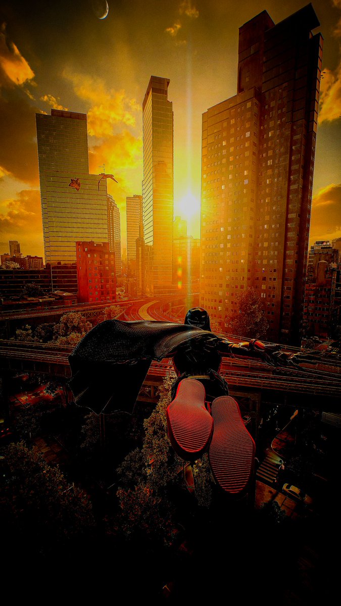 Diving in the sunset☀️💙 #marvelspiderman2 #SpiderMan2PS5 #InsomniacGames #PS5 #PS5Share #PSBlog #VGPUnite #WorldofVP #VPArtist #VPRT #ArtisticofSociety #VPGAMERS #VirtualPhotography #PhotoMode