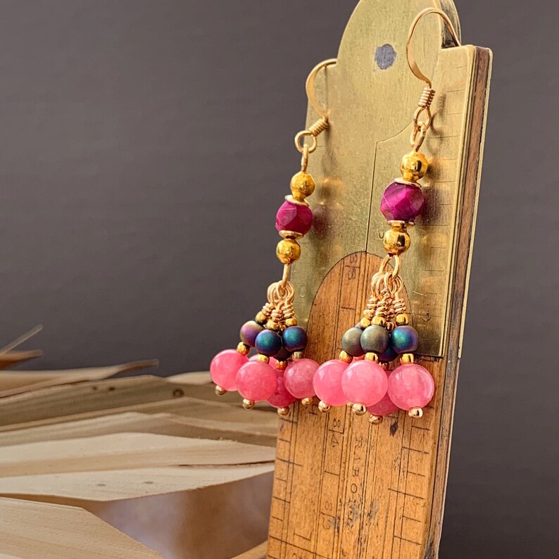 These unique bohemian beaded earrings with crystal gemstones are handcrafted in ethnic/ boho style. The earrings are gold plated. 

Purchase via Etsy: etsy.com/uk/listing/166…

#earringsofgemstone #gemstoneearrings #beadedearrings #chandelierearrings #dangleearrings #bohostyle