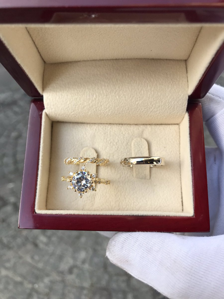 Dünya başkenti ; Güzel İstanbul’dan selamlar iletiyoruz. 🌟🔹😊 Sağlıklı , mutlu , huzurlu bir haftasonları olsun. #alyans #gümüşalyans #sözyüzüğü #nişanyüzüğü #istanbul #alyansyüzük #evlilikyüzüğü