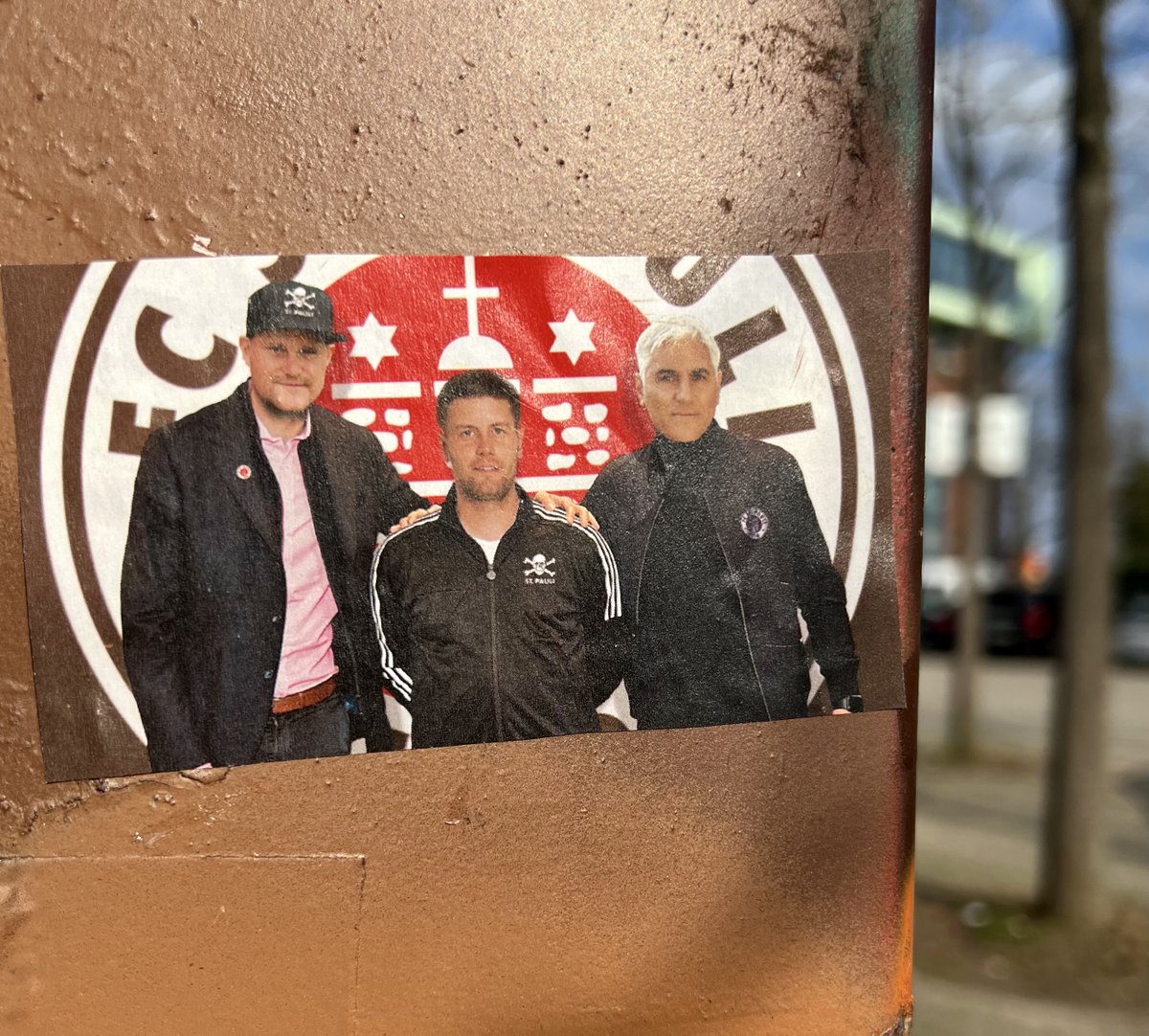 fcstpauli's tweet photo. Moin aus dem Millerntor. 👋 In Kürze startet hier unsere Pressekonferenz vor der Begegnung  #fcspbsc. 🎙️

#fcsp https://t.co/auyirw2dQr