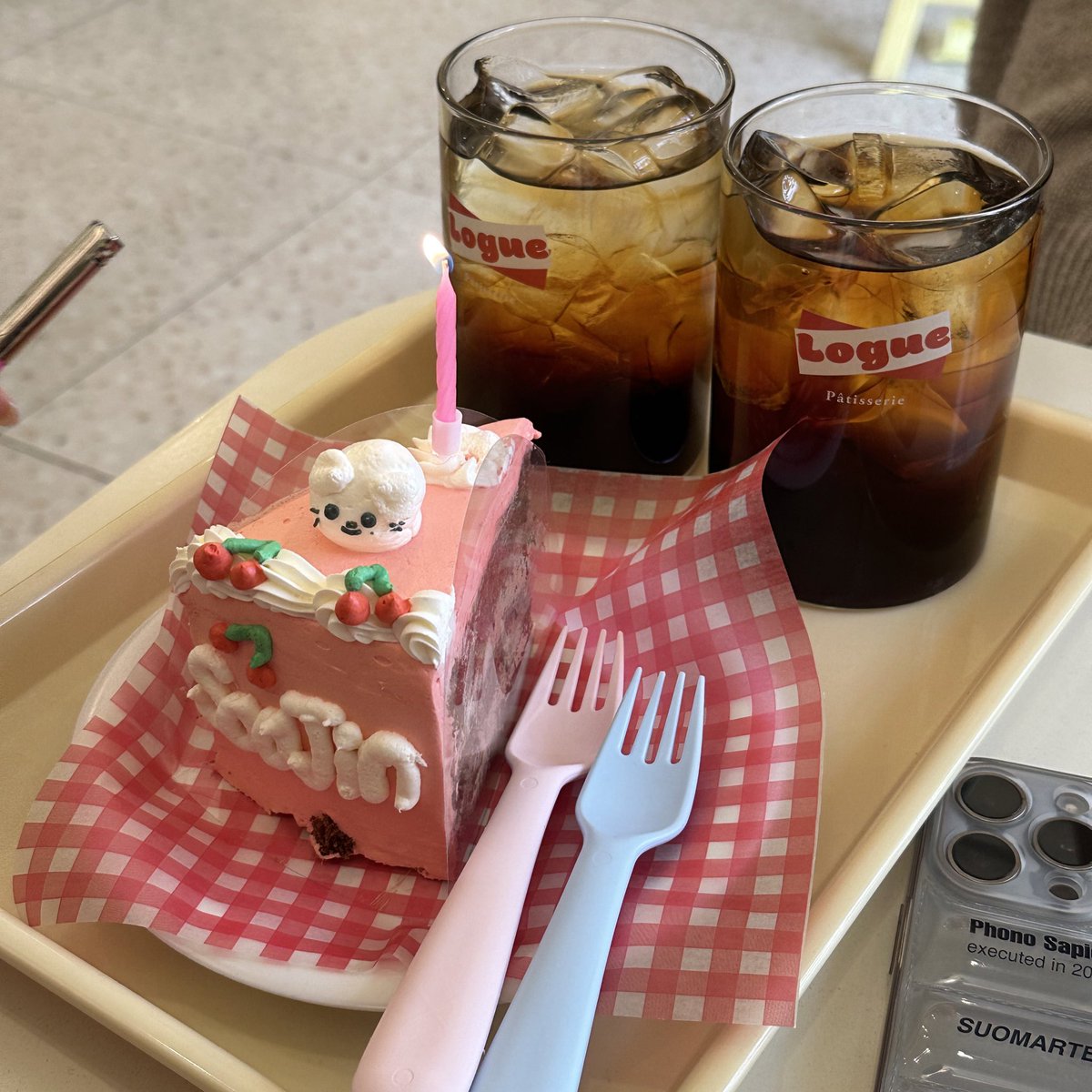 오늘의 디저트능 케이크, 마카롱♥️

#수진이가만든케이크냠냠
#수진이랑영원토록매일있어줄게이렇게