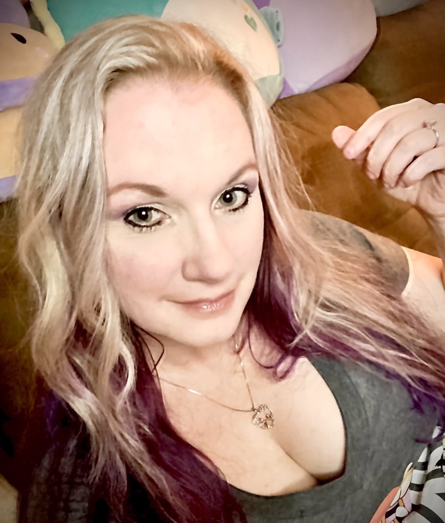 DiscoBnny_TTV's tweet photo. Giveaway TONIGHT! 🙌

Live 🔴 w/ #RE7 #RE7Biohazard 💀 
#PS5 #GiveawayAlert #zombies 

✨ !giveaway, BINGO
✨ !vograce, !alone

Click Here 🔗 https://t.co/KbSLoPkR25 https://t.co/cf2nWuT7cr