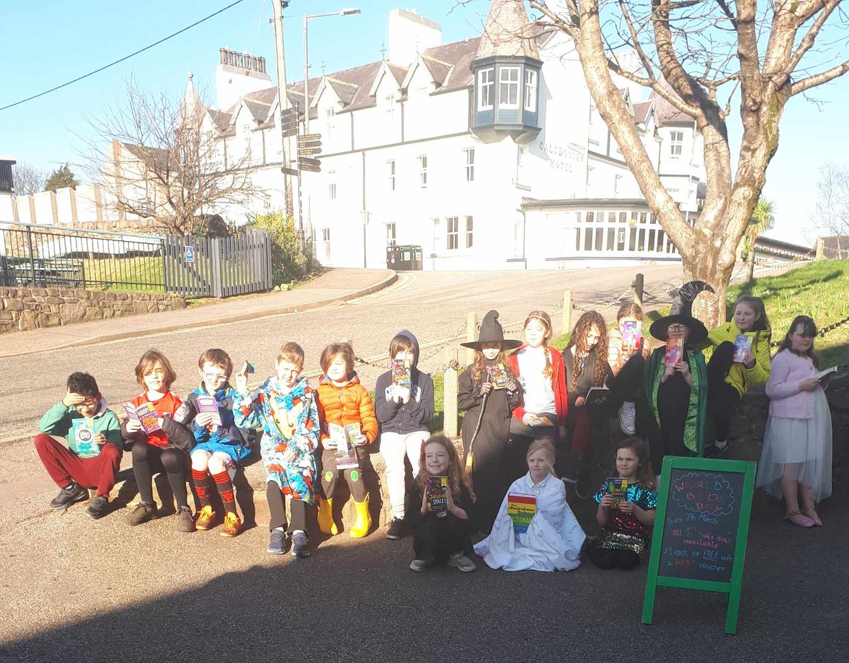 UllapoolB's tweet photo. Thank you SO much to all of the 115 pupils, along with the staff, from #UllapoolPrimary who have visited @UllapoolB this week for @WorldBookDayUK
We also have sent 144 books to the NW Sutherland Schools & to Aultbea / Bualnaluib clusters for their own WBD celebrations. Thank u x https://t.co/9GNrVT6lJT