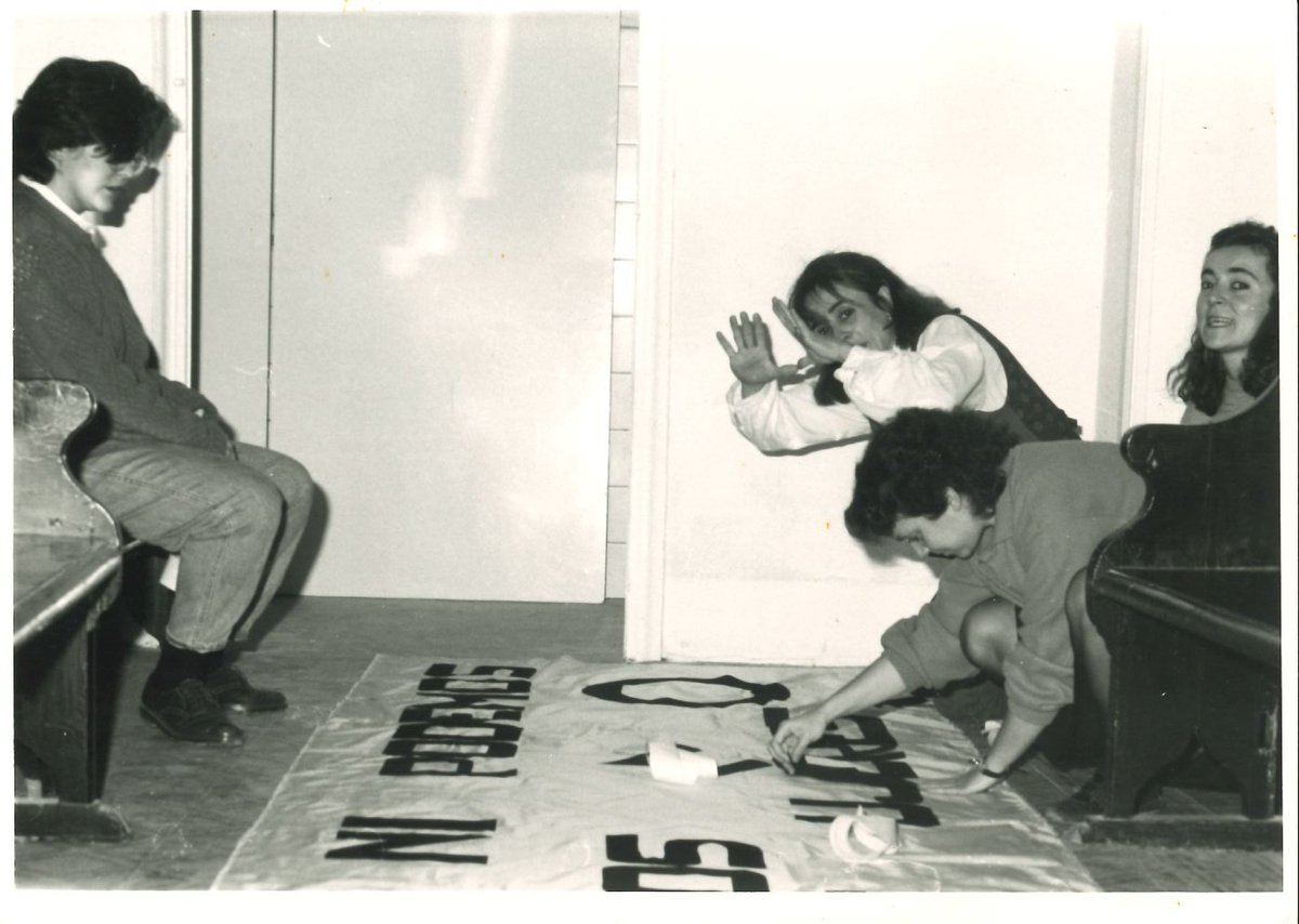 espiguemos's tweet photo. 📣 ✨Un año más queremos aprovechar un día reivindicativo como el #8M, para compartir momentos de la historia de este día en #Sevilla. 👇🏼 Aquí la Asamblea de Mujeres de Sevilla un 8M de 1989.#DiaDeLaMujer  #memoriacolectiva💜💪🏻 https://t.co/PO9eVEFPiH