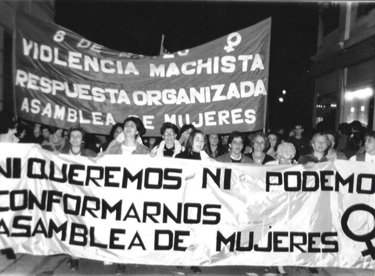 espiguemos's tweet photo. 📣 ✨Un año más queremos aprovechar un día reivindicativo como el #8M, para compartir momentos de la historia de este día en #Sevilla. 👇🏼 Aquí la Asamblea de Mujeres de Sevilla un 8M de 1989.#DiaDeLaMujer  #memoriacolectiva💜💪🏻 https://t.co/PO9eVEFPiH