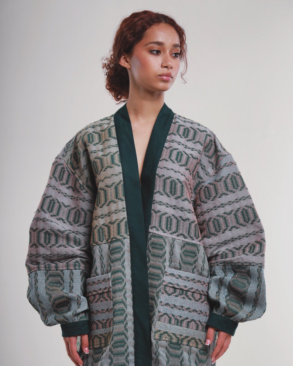 At MAFI MAFI, we prioritize artisanal craftsmanship and sustainable practices. This exquisite green kimono jacket, with its full pattern beautifully handwoven, blends cultural motifs and modernity. Each piece is a testament to our commitment to preserving traditional techniques