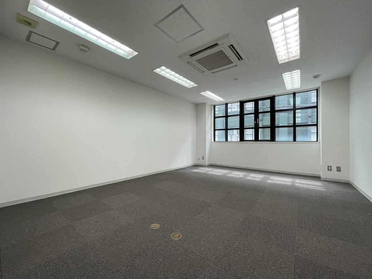 fdesign0613's tweet photo. 【デザイン事例】
東京（新宿御苑）のパーティールーム
施工までワンストップで対応させてもらいましたが
自分たちでも同じ部屋？と思えるほど雰囲気が変わりました😂

#レンタルスペース #民泊 #撮影 #パーティー  #インテリアコーディネート #内装デザイン

https://t.co/SpuWUJaLco https://t.co/jy6n8wjvu1