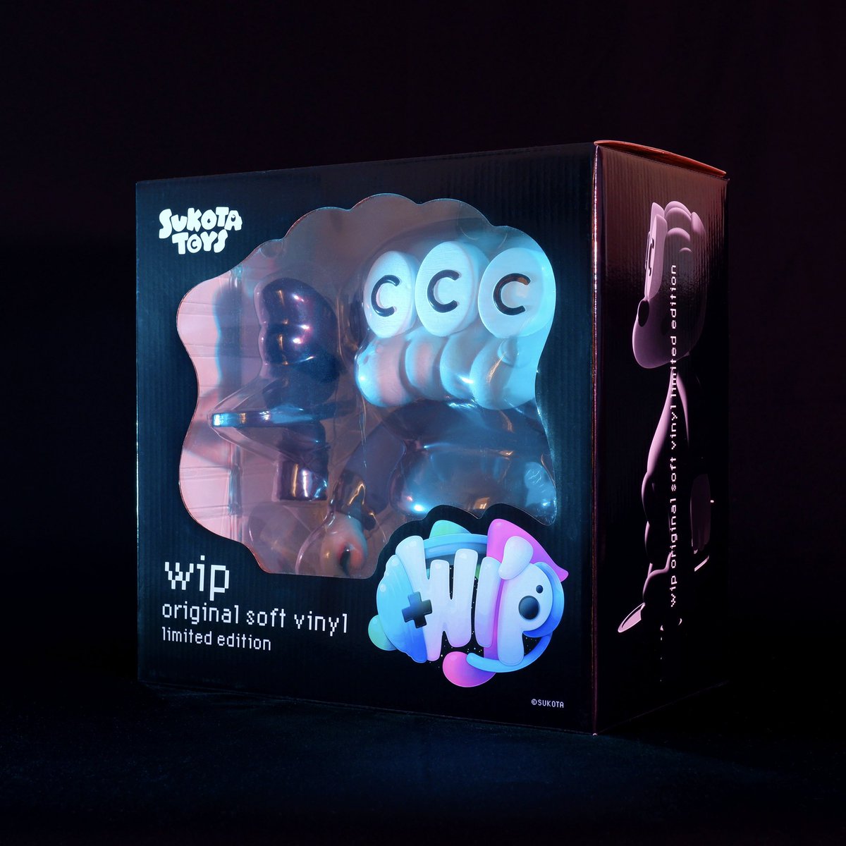 sukota_cc's tweet photo. 音楽プロジェクトWI’Pのキャラ「WI’Pさん」のソフビができました！

デザイン・3D原型・パッケージデザインともろもろやらせていただきました！
すごくかわいく仕上がりました！

しかも！抽選で当たるみたいです！！
@wip_music のポストをチェックしてみてね！
製造は@fusee_tokyo さん！🙏 https://t.co/9JWjCEIiCZ