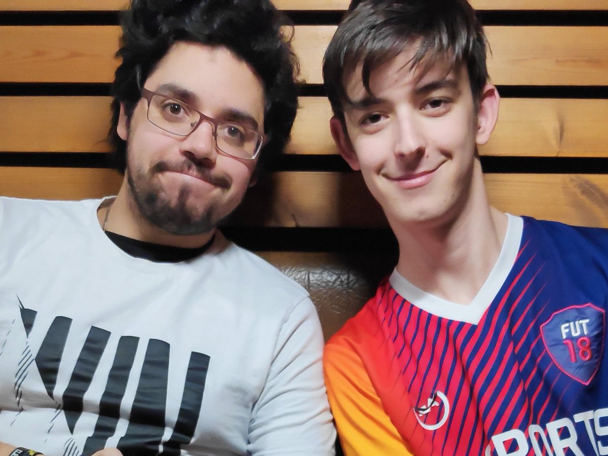 OmegaCSP22's tweet photo. Poniéndome sentimental, después de leer sobre el fallecimiento de Akira Toriyama, he de decir que le agradezco a este hombre el poder haber juntado a mis dos personas favoritas viendo una película de Dragon Ball. Al igual que cuando éramos tan solo unos críos.
Gracias. https://t.co/dZa7STF5bR