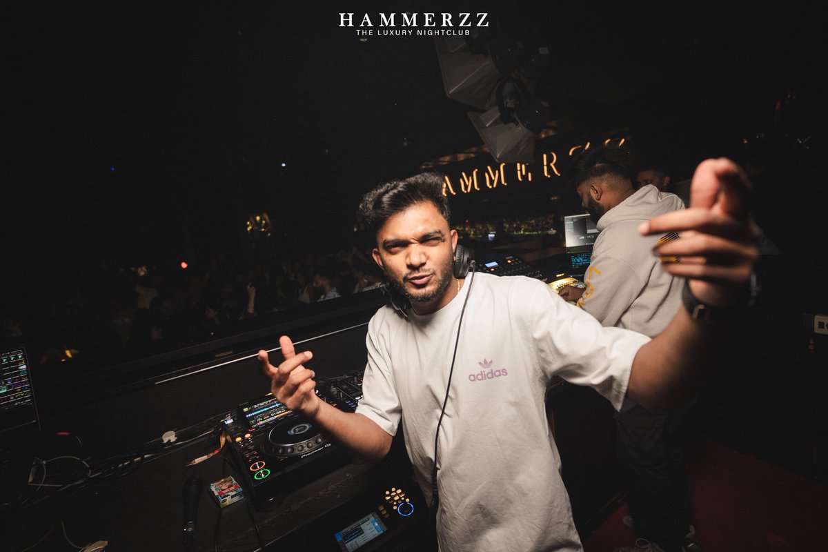 djsahilnrg's tweet photo. You’re stronger than you think.⚡
#djsahilnrg
📸: @_melchy_p.h.y
#luxury #mixtape #desidisco #goanightlife #partytime #luxurylifestyle #groove #comercial #nightlife #lifestyle #housemusic #goa #mixtapewednesdays #djsahil #club #music #djlife #dj #liesure #clubbing #nightout https://t.co/H64SpVSiMe