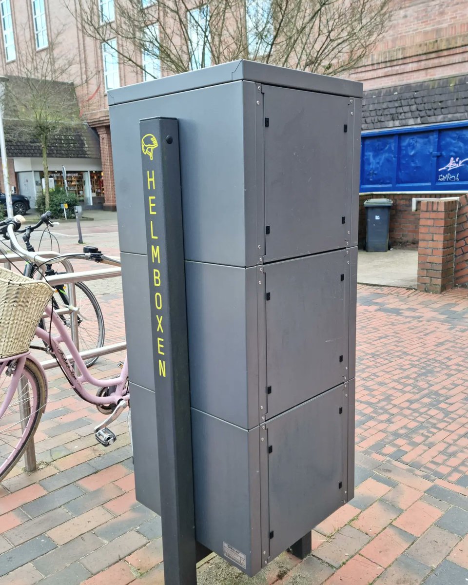 JoernJung_HH's tweet photo. Brauchst du eine Pause beim Radfahren in Buxtehude? Park dein Bike an der Helmbox oder E-Bike Ladestation und genieß die Schönheiten der Hansestadt 🌳☀️ #BuxtehudeErleben #EnergieTanken #LadePause https://t.co/ZrCyUmTzNx