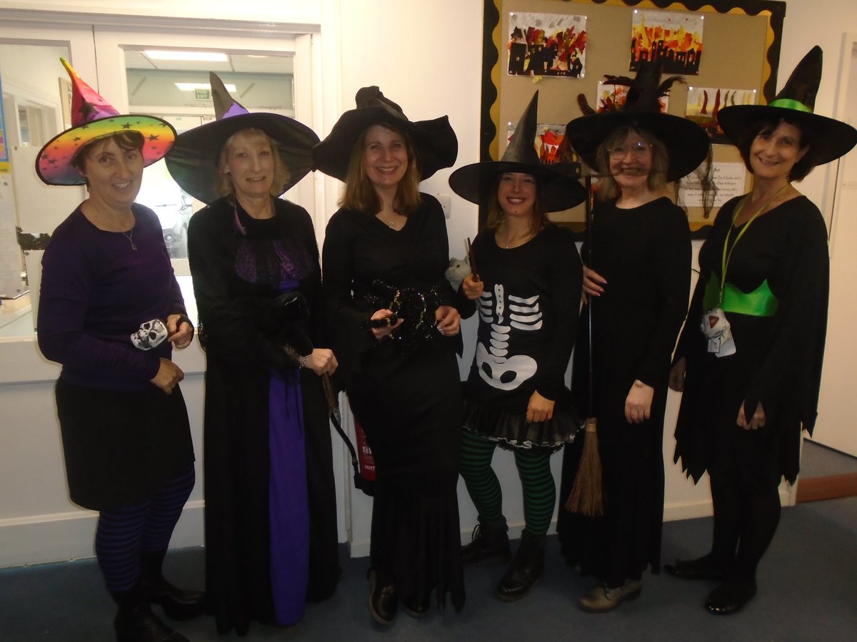 StMartins3016's tweet photo. Our afternoon yesterday, was spent enjoying some paired reading, with our older children moving classes 
 to read with our younger children.  
here are some more costumes to make you smile.
What a lovely day!
#WorldBookDay2024 https://t.co/31k2ZU1GQz