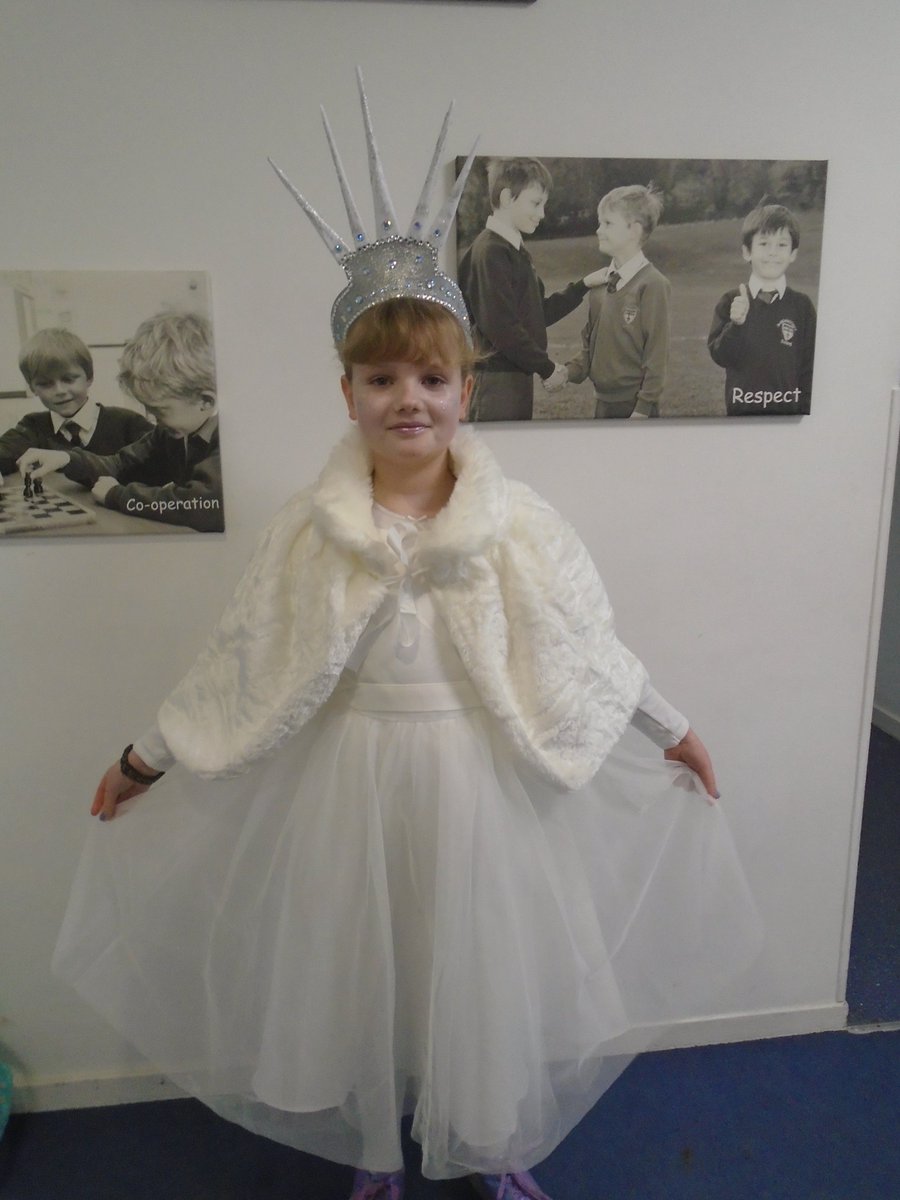 StMartins3016's tweet photo. Our afternoon yesterday, was spent enjoying some paired reading, with our older children moving classes 
 to read with our younger children.  
here are some more costumes to make you smile.
What a lovely day!
#WorldBookDay2024 https://t.co/31k2ZU1GQz