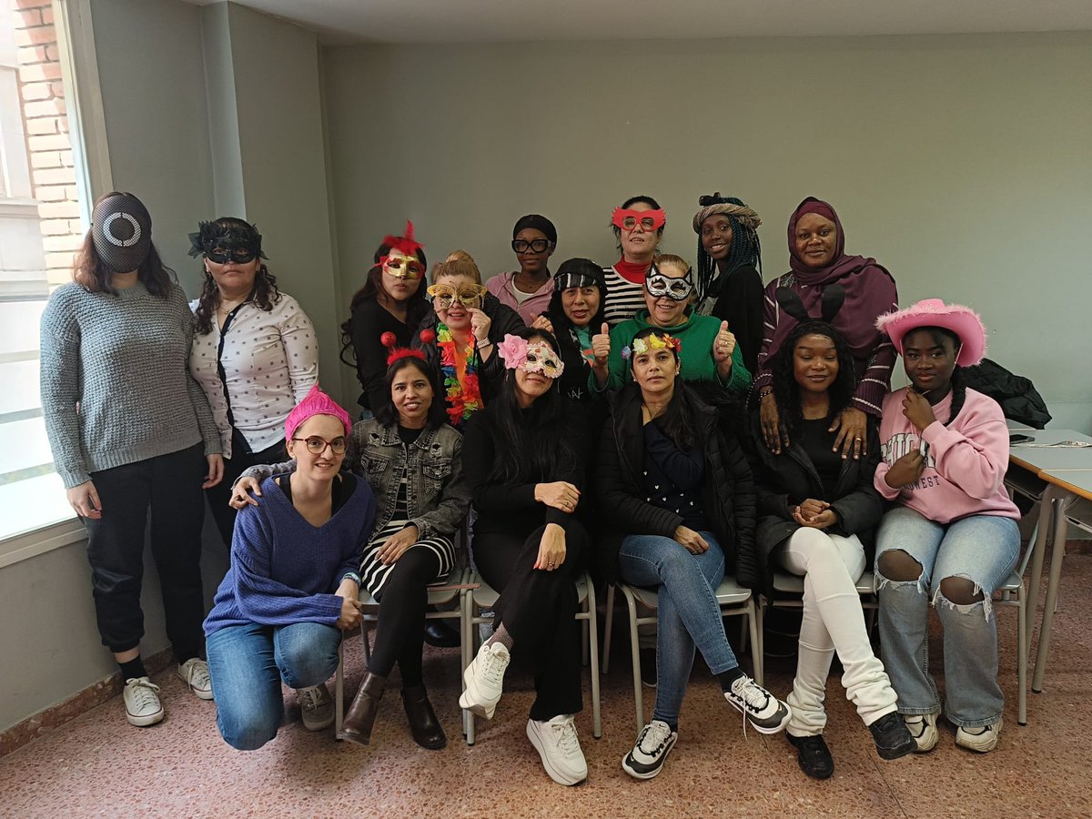 FPacoPuerto's tweet photo. L'alumnat del CP Atenció sociosanitària a persones dependents en institucions socials de Lleida va visitar la residència DomusVi realitzant quatre activitats diferents d'estimulació cognitiva: raonament, atenció, concentració i memòria.

Ho pots veure a https://t.co/w8CcEPrusS https://t.co/MrN4GgqusV