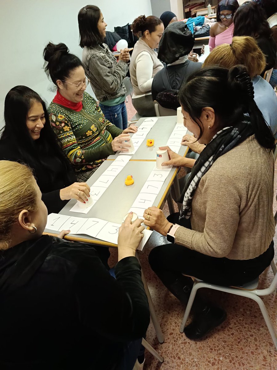 FPacoPuerto's tweet photo. L'alumnat del CP Atenció sociosanitària a persones dependents en institucions socials de Lleida va visitar la residència DomusVi realitzant quatre activitats diferents d'estimulació cognitiva: raonament, atenció, concentració i memòria.

Ho pots veure a https://t.co/w8CcEPrusS https://t.co/MrN4GgqusV