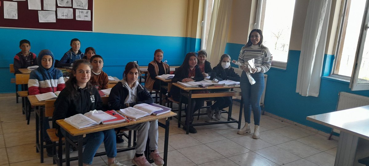 Demirlibarann's tweet photo. 💐8 Mart Dünya Kadınlar Günününde okulumuz öğretmenlerine küçük bir sürpriz 🙂 Gününüz kutlu olsun 🌹
@tcmeb
@aliihsansu_
@a_karaaslan69
@Murat4Kucukali
@atabeyahmt
@Diyarbakirmem
@erganimem2 https://t.co/thkj4YRnMr