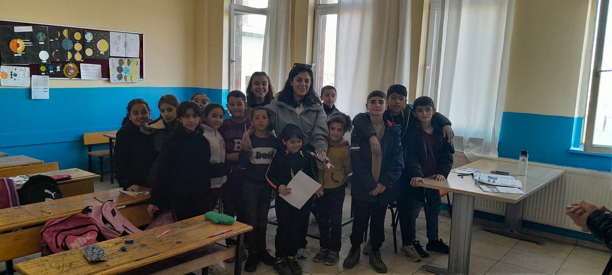 Demirlibarann's tweet photo. 💐8 Mart Dünya Kadınlar Günününde okulumuz öğretmenlerine küçük bir sürpriz 🙂 Gününüz kutlu olsun 🌹
@tcmeb
@aliihsansu_
@a_karaaslan69
@Murat4Kucukali
@atabeyahmt
@Diyarbakirmem
@erganimem2 https://t.co/thkj4YRnMr