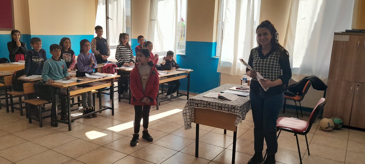 Demirlibarann's tweet photo. 💐8 Mart Dünya Kadınlar Günününde okulumuz öğretmenlerine küçük bir sürpriz 🙂 Gününüz kutlu olsun 🌹
@tcmeb
@aliihsansu_
@a_karaaslan69
@Murat4Kucukali
@atabeyahmt
@Diyarbakirmem
@erganimem2 https://t.co/thkj4YRnMr