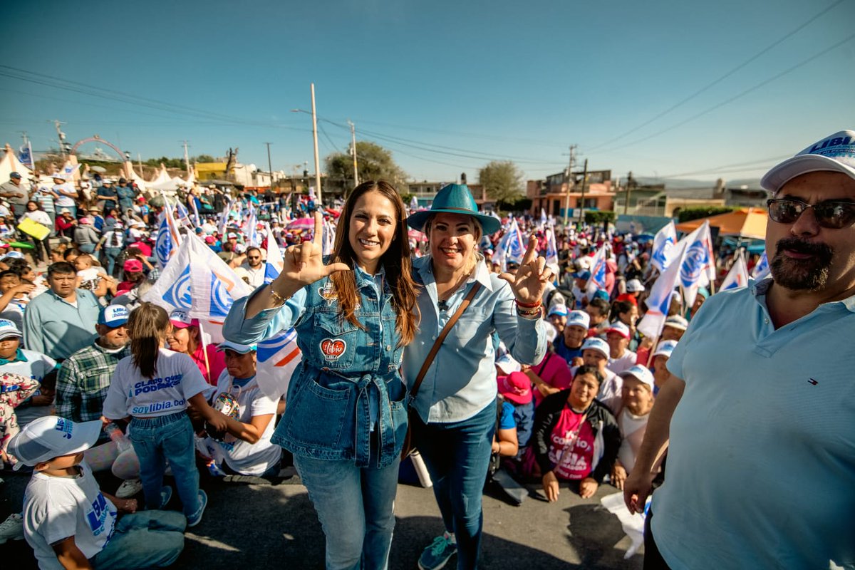 MEsthermt's tweet photo. Sin duda disfrutamos un día muy #aLIBIAnado en Apaseo el Alto y el Grande en compañía de nuestra querida amiga y futura Gobernadora Libia Dennise,un gusto compartir con ustedes tan agradable momento¡Claro que podemos!✌️😁💙#FuerzayCorazón #VotaPAN #LibiaGobernadora #Distrito14GTO https://t.co/txMW66OTFf