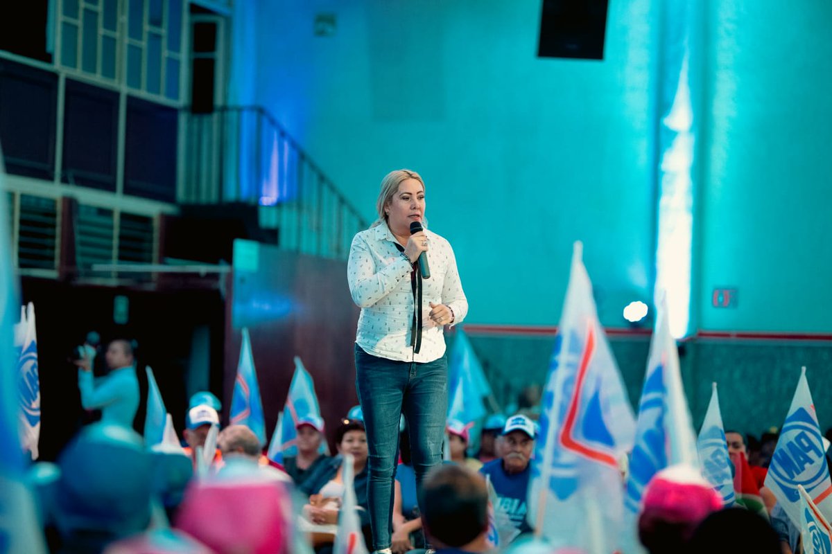 MEsthermt's tweet photo. Sin duda disfrutamos un día muy #aLIBIAnado en Apaseo el Alto y el Grande en compañía de nuestra querida amiga y futura Gobernadora Libia Dennise,un gusto compartir con ustedes tan agradable momento¡Claro que podemos!✌️😁💙#FuerzayCorazón #VotaPAN #LibiaGobernadora #Distrito14GTO https://t.co/txMW66OTFf