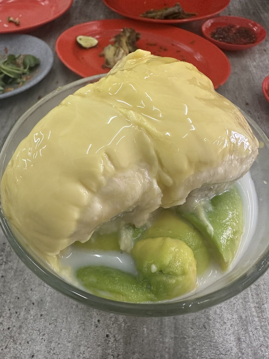 batuk tak menghalangiku untuk durian ini 🤣