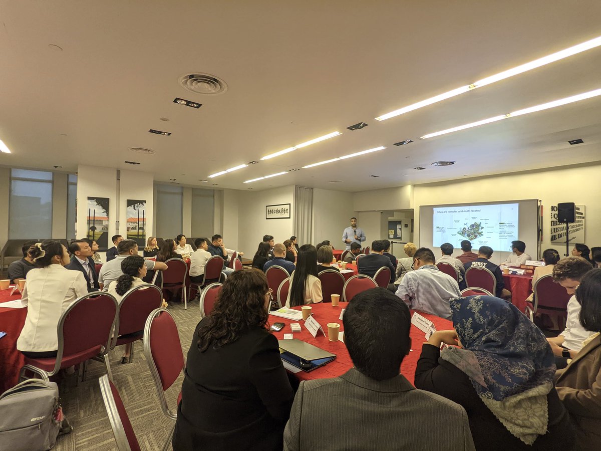 MORROWIntel's tweet photo. This week, #MORROWIntelligence participated in a coffee networking session organised by the @lkyspp.
Alumnus and Managing Director @saravanans9 introduced MI to the community, which was joined by other organisations championing similarly impactful causes in the #policy sphere. https://t.co/7eJfypJ5oA