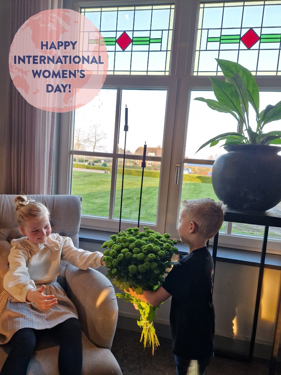 INTERNATIONAL WOMEN’S DAY!

De dag om bloemen te geven!
#WomensDay 
#flowers
#8march
#bloemengeven
#FlowersOfTwitter
