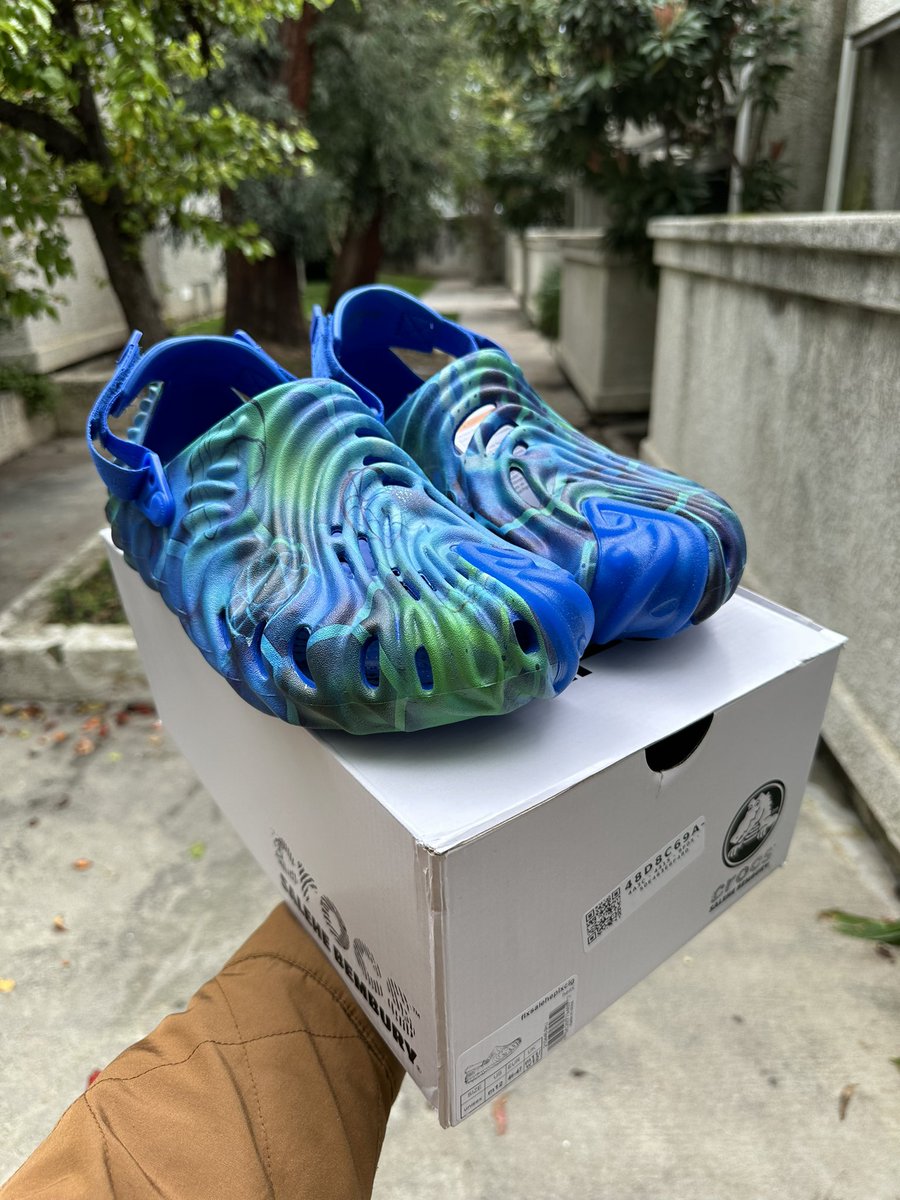 GrailPickups's tweet photo. 2 of 1000 Pairs

The Salehe Bembury x Futura Laboratories Crocs Clog

Size 12
-

#salehebembury #futuralaboratories #crocs #futura https://t.co/BERecpYILh