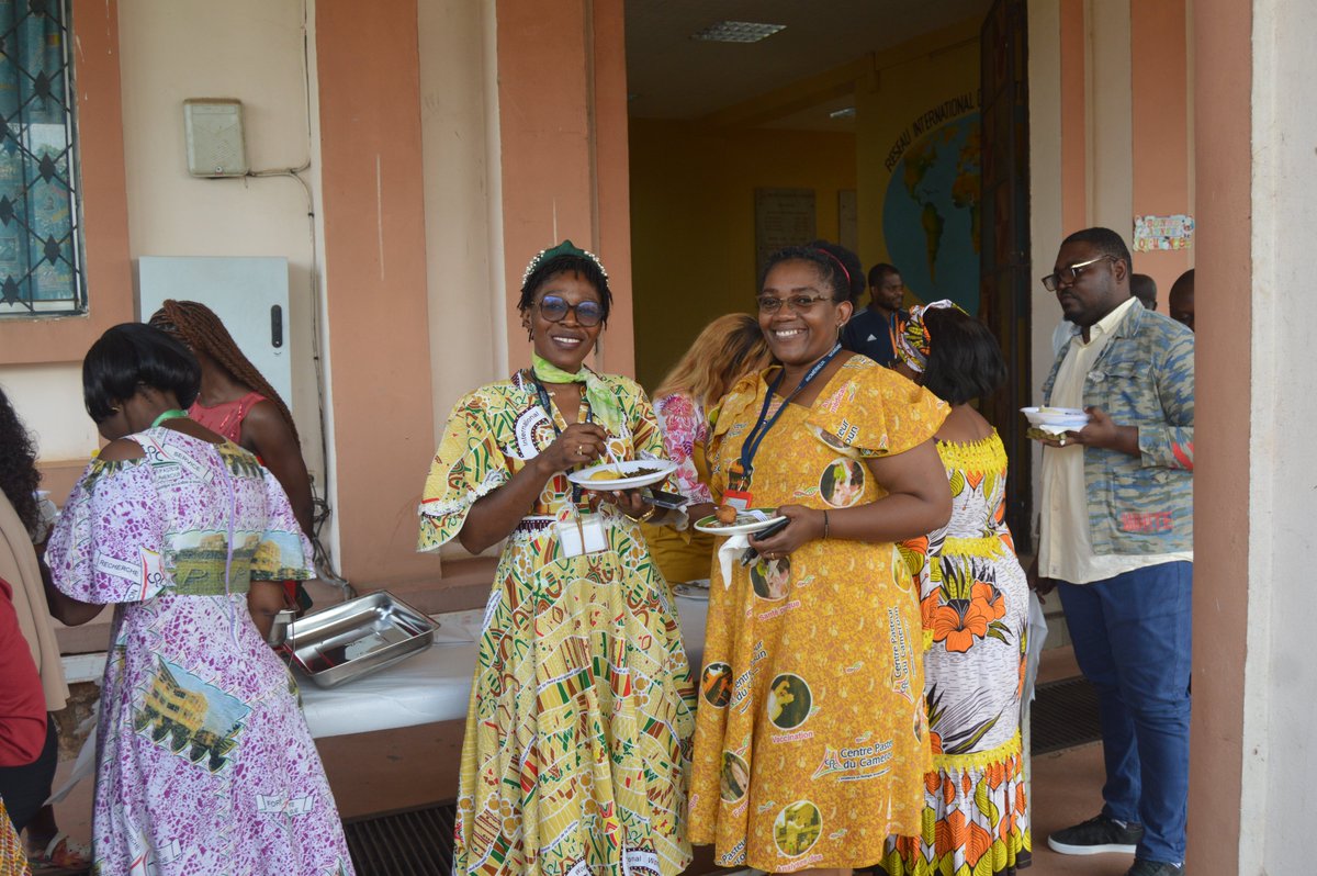 Le 7 mars, la foire gastronomique du mois de la femme au @CentrePasteur a permis d’explorer les richesses culinaires du🇨🇲 et d’ailleurs. Au menu, okok salé/sucré, #Kabse du liban, koki, sauce d’arachide, gâteau de pistaches, infusion d’aubergines et bien d’autres...