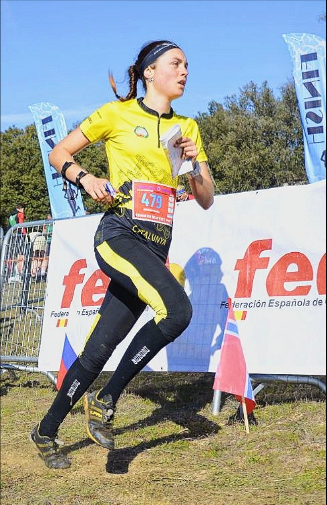 L'<a href="/orientacio_cat/">FCOC</a> té un 40'57% de llicències femenines (45'02% en menors de 21 anys). Però no tenim ni equips, ni clubs femenins. Tots són mixtes i homes i dones puntuen exactament igual per les lligues i campionats nacionals i estatals. Fem #8M tot l'any.